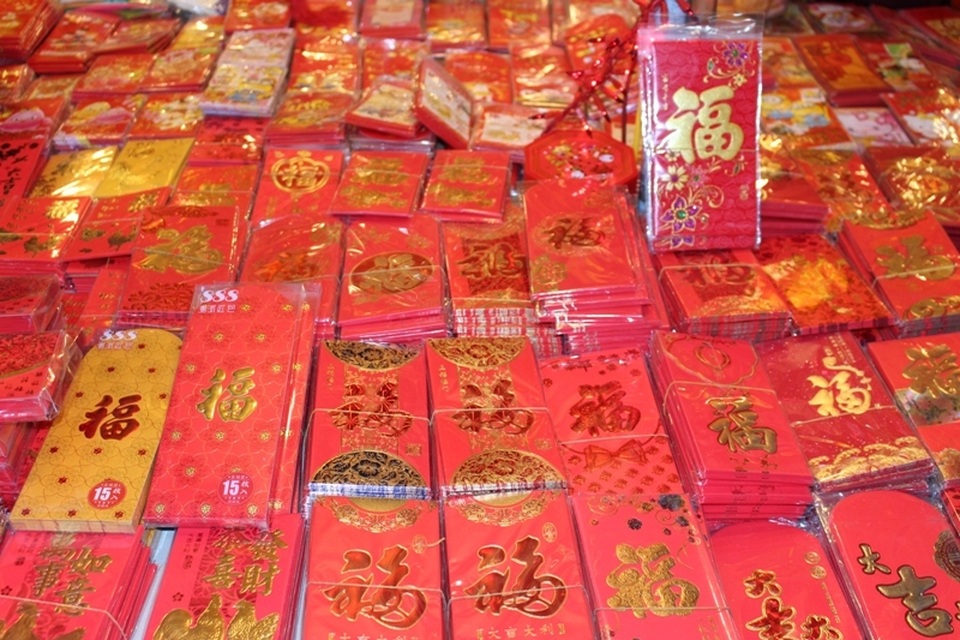 Lì xì đầu xuân: Niềm vui hay nỗi ám ảnh - 1 Lì xì ngày Tết có ý nghĩa chúc sức khoẻ, may mắn và đem lại niềm vui cho mọi người.