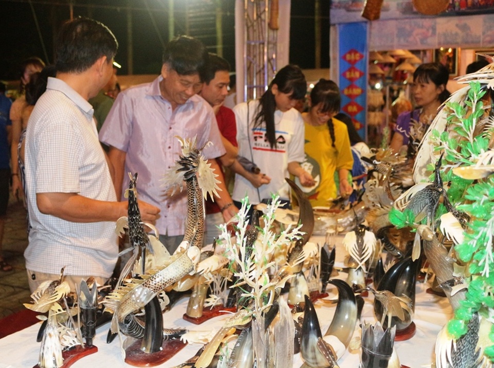 Một gian hàng làng nghề sừng Đô Hai xã An Lão, huyện Bình Lục, tỉnh Hà Nam