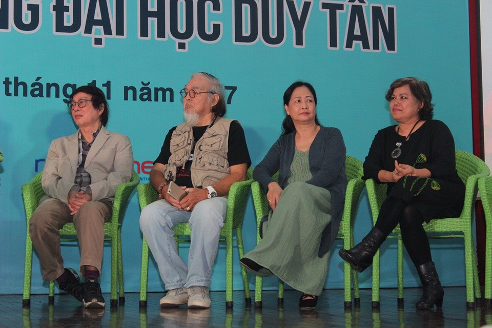 Tại buổi giao lưu nghệ sĩ điện ảnh với khán giả, học sinh, sinh viên trong khuôn khổ Liên hoan phim Việt Nam lần thứ 20, nhiều chia sẻ, bí mật của các nghệ sĩ, diễn viên lần đầu được bật mí đầy thú vị.