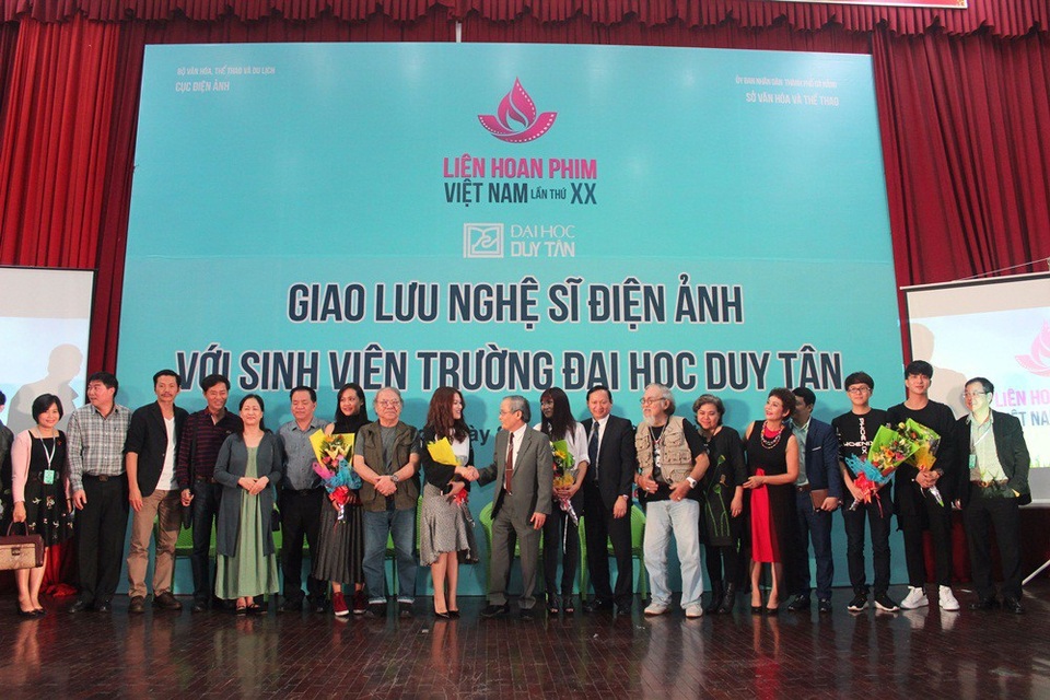 Buổi chia sẻ quy tụ nhiều nghệ sĩ tên tuổi gắn với những tác phẩm kinh điển của nền điện ảnh Việt.