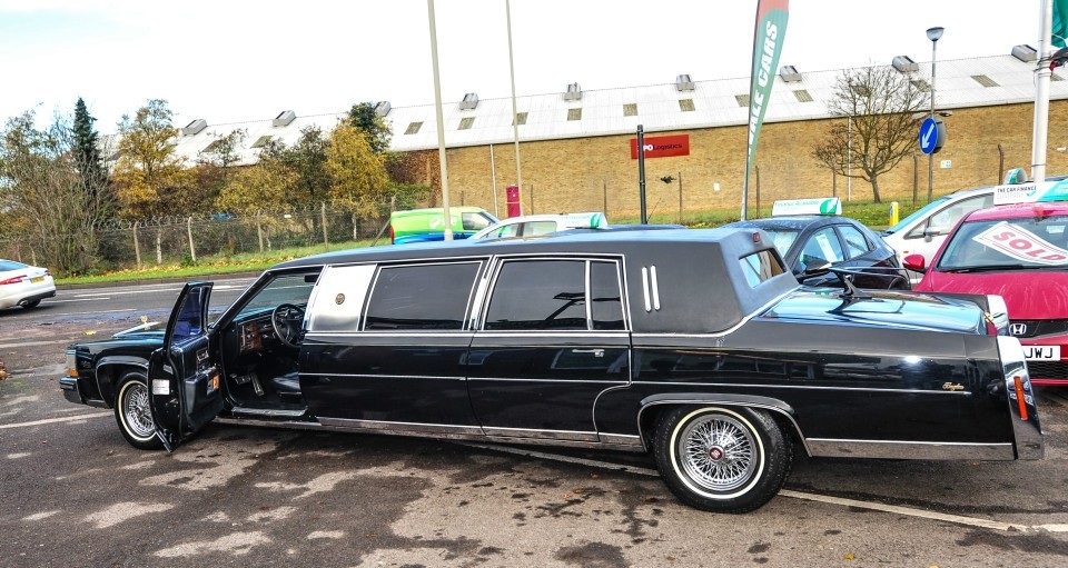 Limousine cũ của ông Trump được trang bị những gì? - 12