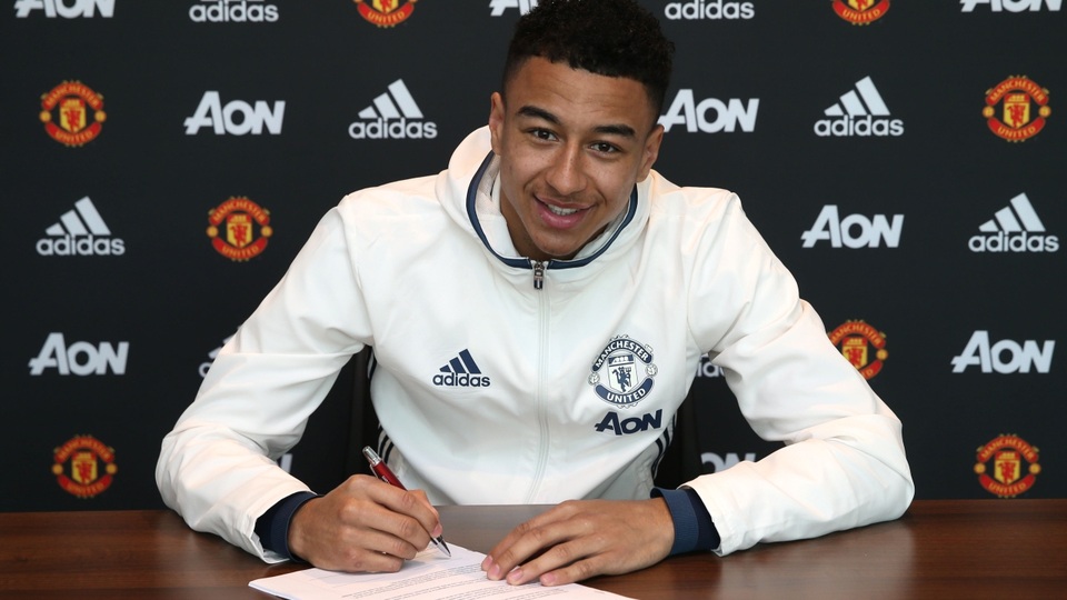 Ngôi sao của MU chính thức được tăng lương khủng - 1 Jesse Lingard chính thức gia hạn hợp đồng với MU