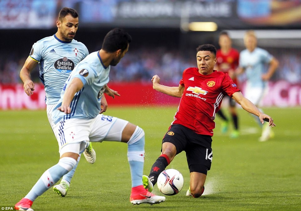 Arsenal - Man Utd: Không thắng thì nguy - 2
Lingard (phải) thi đấu trên sân Celta Vigo vào thứ 5 vừa qua tại bán kết lượt đi Europa League