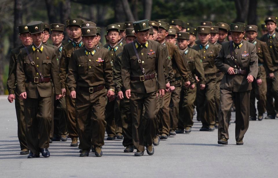 Những góc ảnh mới lạ về cuộc sống bình dị tại thủ đô Triều Tiên - 8 Những người lính Triều Tiên dưới ống kính của phóng viên nước ngoài.