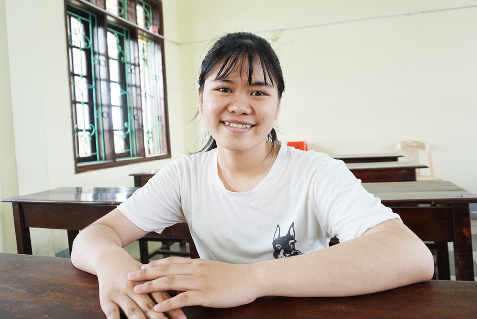 Gặp thí sinh hiếm hoi thi môn tiếng Trung tại Nghệ An - 1 Thí sinh Nguyễn Thị Linh Linh