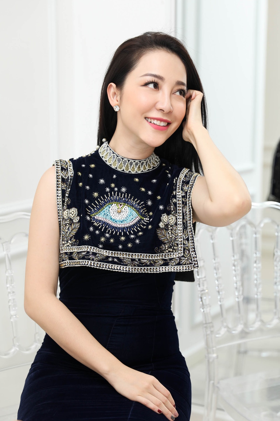 "Chim công làng múa" Linh Nga trải lòng sau những biến cố cuộc đời - 2 Cô cảm ơn những trận sóng đã xô vào mình để cô thấy mình mạnh mẽ hơn.
