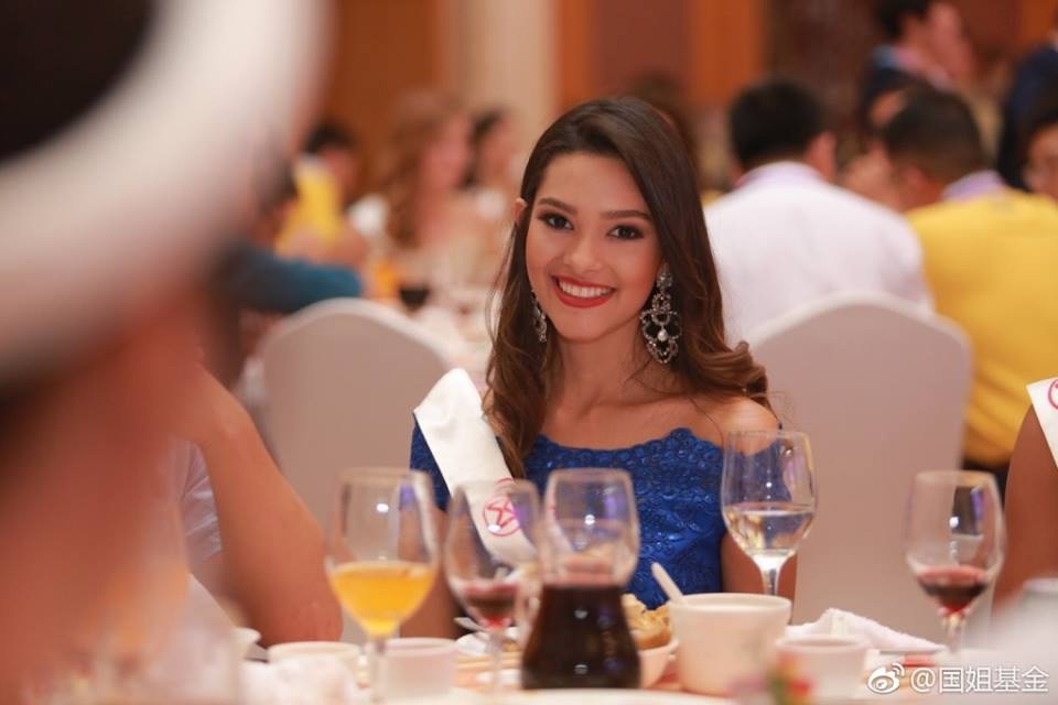 Hoa hậu Mỹ Linh diện áo dài trắng trong tiệc từ thiện của Hoa hậu Thế giới 2017 - 21 Hoa hậu Mỹ Linh diện áo dài trắng trong tiệc từ thiện của Hoa hậu Thế giới 2017 - 21