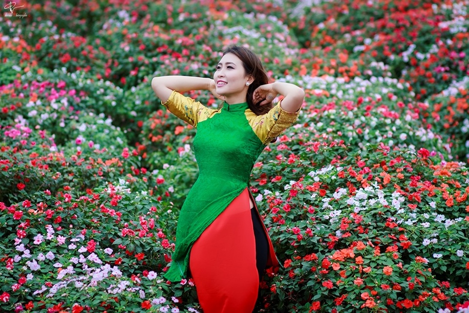 Hoa khôi Hà Giang khoe sắc rạng rỡ đầu Xuân trong tà áo dài - 7 Hoa khôi Hà Giang khoe sắc rạng rỡ đầu Xuân trong tà áo dài - 7