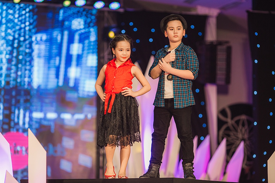 100 mẫu nhí tự tin sải bước trên sàn catwalk - 11 100 mẫu nhí tự tin sải bước trên sàn catwalk - 11