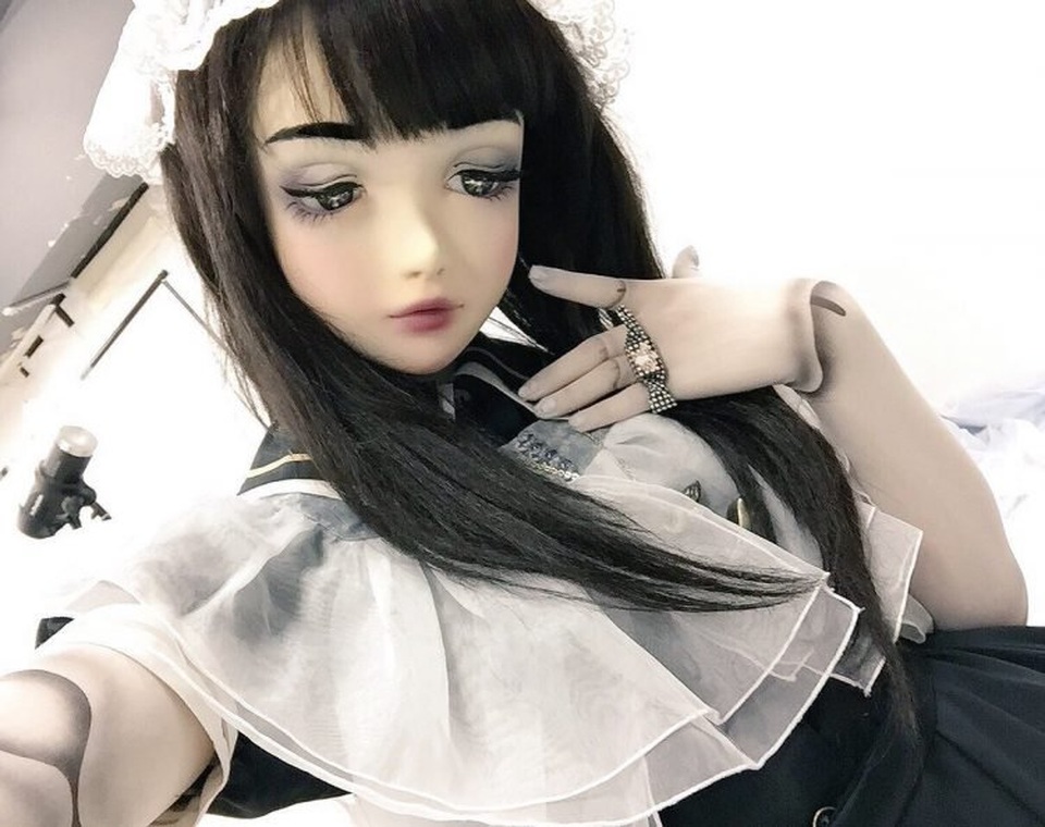 Rối trí với người mẫu giống búp bê đến không thể phân biệt được - 1 Rối trí với người mẫu giống búp bê đến không thể phân biệt được - 1