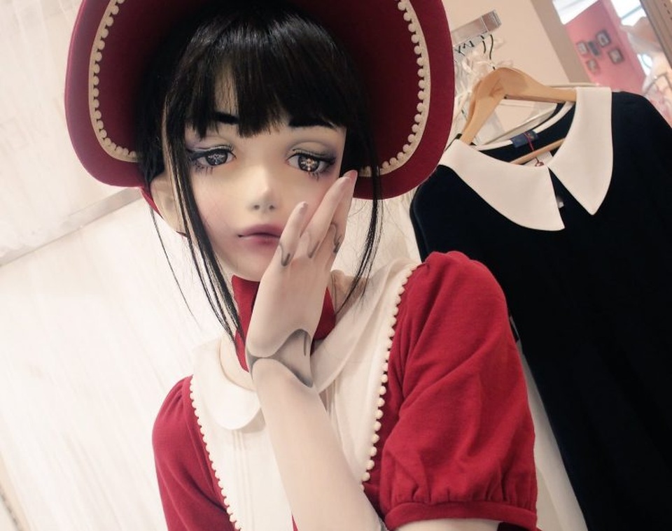 Rối trí với người mẫu giống búp bê đến không thể phân biệt được - 6 Rối trí với người mẫu giống búp bê đến không thể phân biệt được - 6