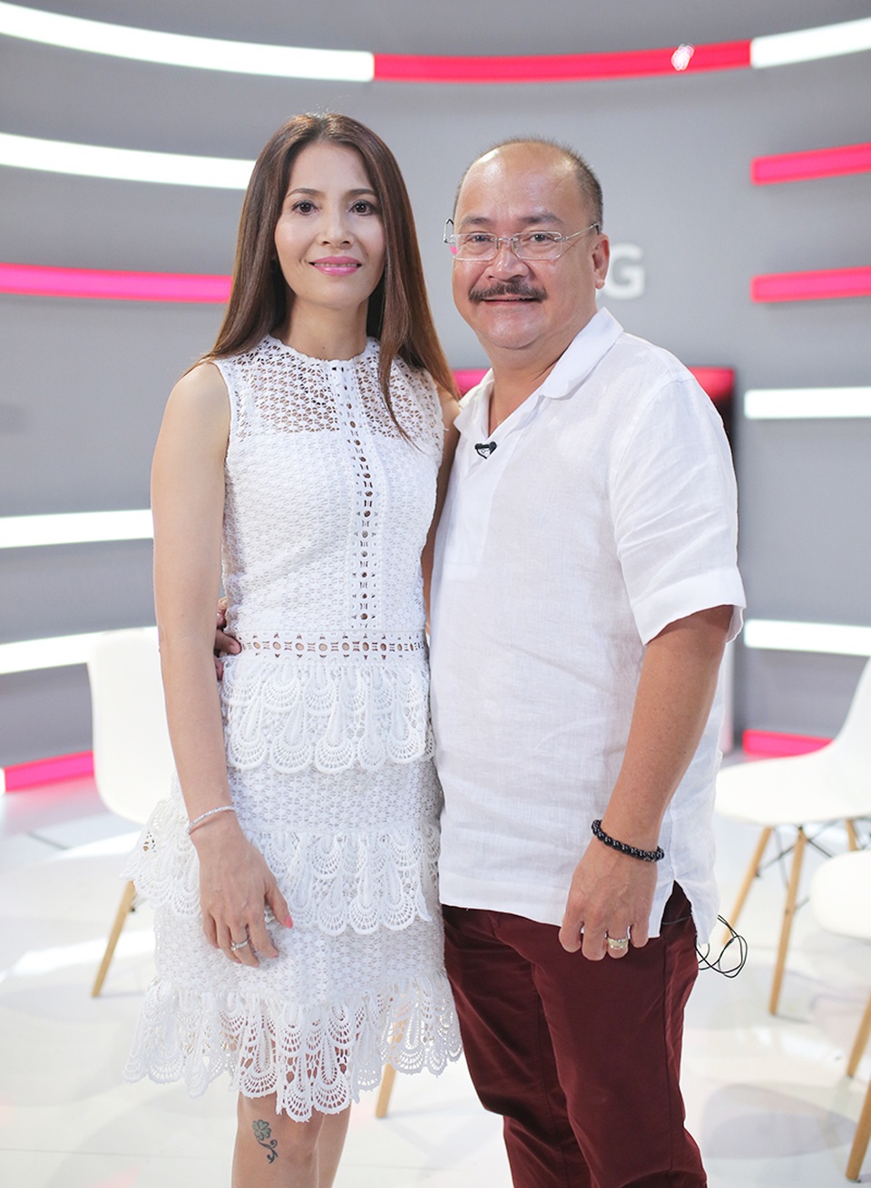 Diễn viên hài Hoàng Sơn lần đầu chia sẻ chuyện từng ngoại tình - 1
Cặp đôi danh hài Hoàng Sơn và người mẫu Diệp Thanh tuy không thường xuyên xuất hiện trên truyền thông nhưng là cặp đôi được các nghệ sĩ mến mộ vì mối tình đẹp từ thời còn là sinh viên cũng như kinh nghiệm giữ lửa sau nhiều năm chung sống.
