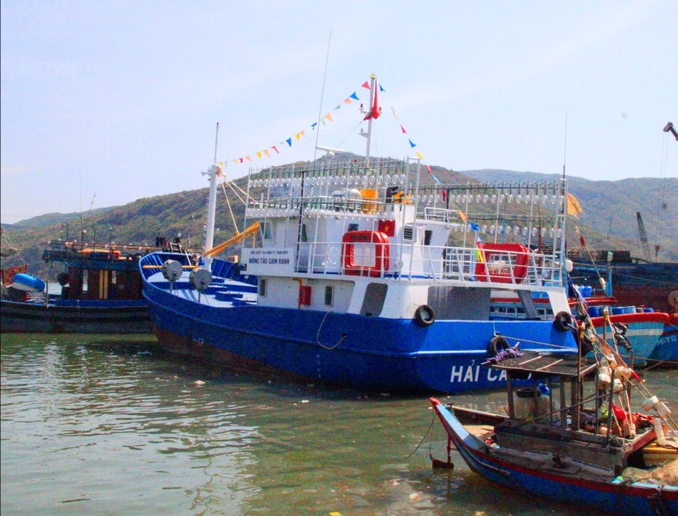 Nhiều tàu thép đánh bắt thua lỗ, ngư dân lo gánh nợ ngân hàng - 2 Các tàu vỏ thép hiện đang khó khăn trong việc tìm nơi neo đậu