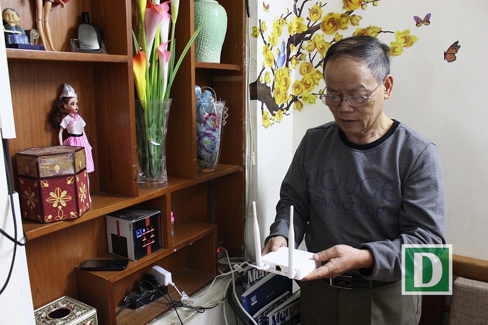 Người Hà Nội đón nhận “loa phường kiểu mới” thế nào? - 1
Loa phường giờ được chuyển vào trong nhà từng hộ dân