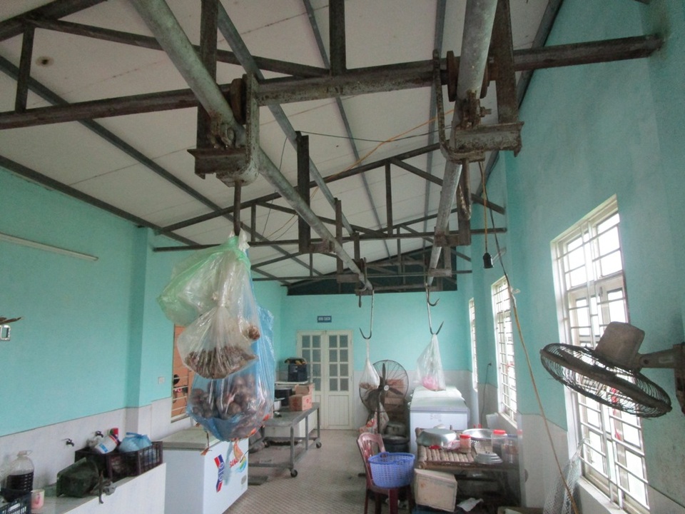 Thanh Hóa: Nhiều cơ sở giết mổ tiền tỉ bỏ hoang - 2 Sau thời gian dài không sử dụng, cơ sở đã bắt đầu xuống cấp