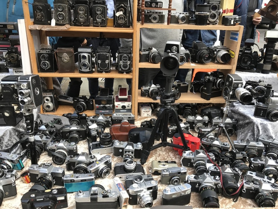 London kiều diễm, London "quê mùa" - 9
Những chiếc máy ảnh dù không còn hoạt động vẫn được rất nhiều người quan tâm.