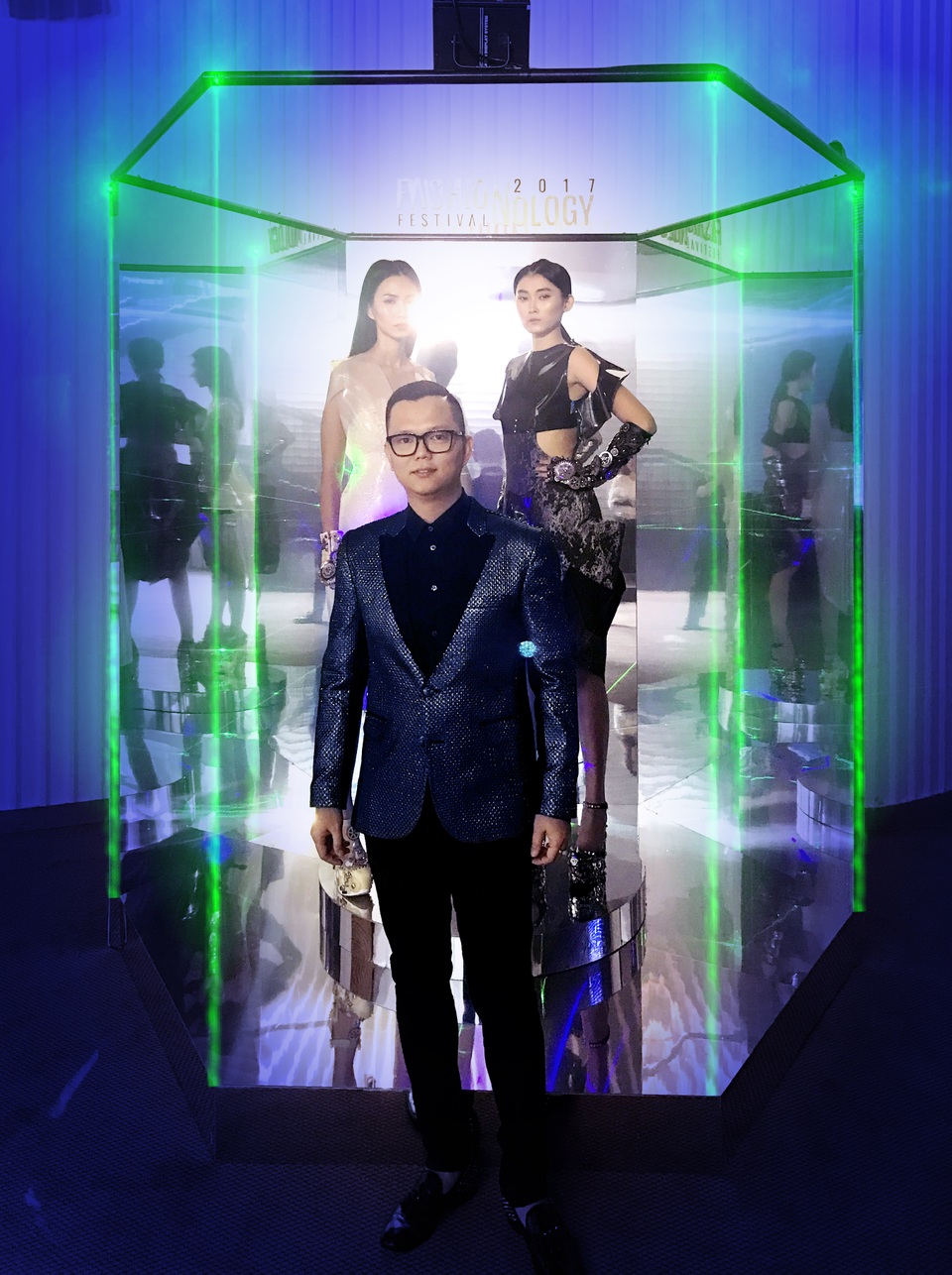 Đạo diễn Long Kan “chọn 4 mùa để thương nhớ” - 5 Long Kan đồng đạo diễn chương trình Fashionology diễn ra vào tháng 10/2017.