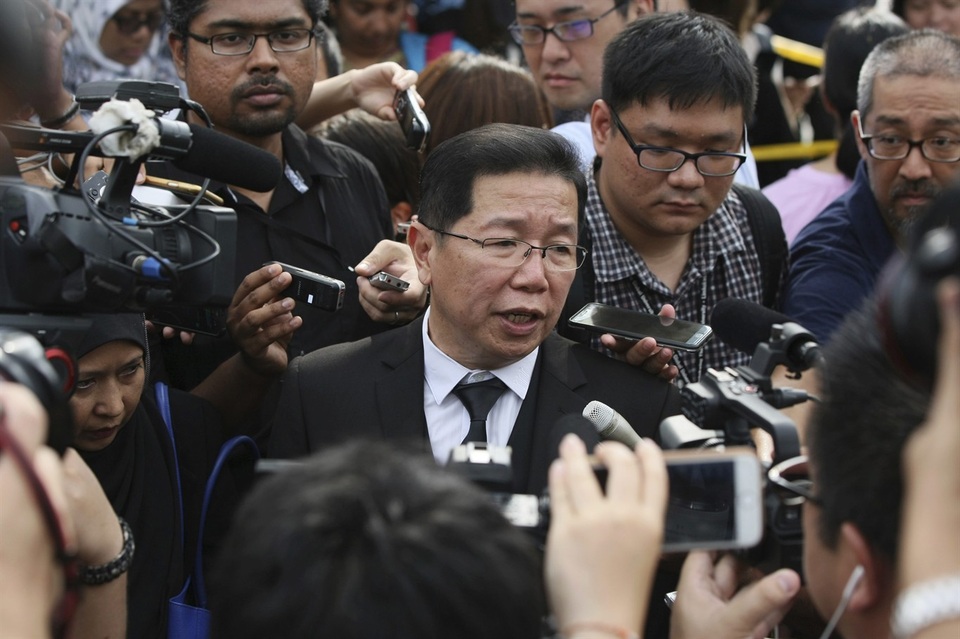 Luật sư tiết lộ hướng bào chữa cho nghi phạm trong nghi án Kim Jong-nam - 1
Luật sư Gooi Soong Seng trả lời phỏng vấn báo giới. (Ảnh: Reuters)