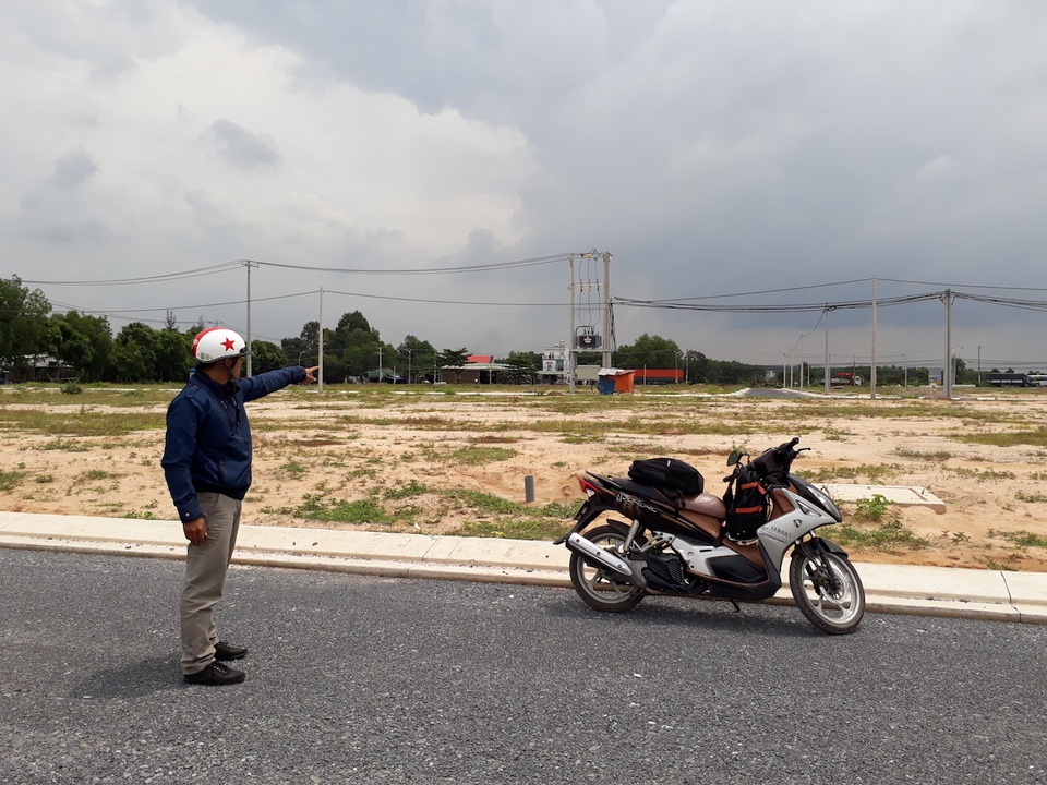Lại "loạn" giá đất quanh dự án sân bay Long Thành - 7 Văn phòng đăng ký đất đai Đồng Nai khuyến cáo người dân thận trọng trong việc mua bán đất, đặc biệt là các dự án không đủ pháp lý, để tránh tiền mất tật mang