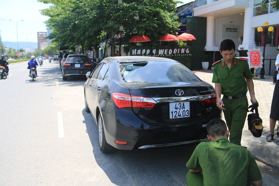 Hàng loạt ô tô bị kẻ xấu đập phá trong đêm - 3 Lực lượng công an đã vào cuộc truy tìm các đối tượng đập phá xe