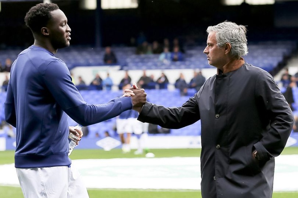 Bản hợp đồng Lukaku tiềm ẩn nhiều rủi ro với MU