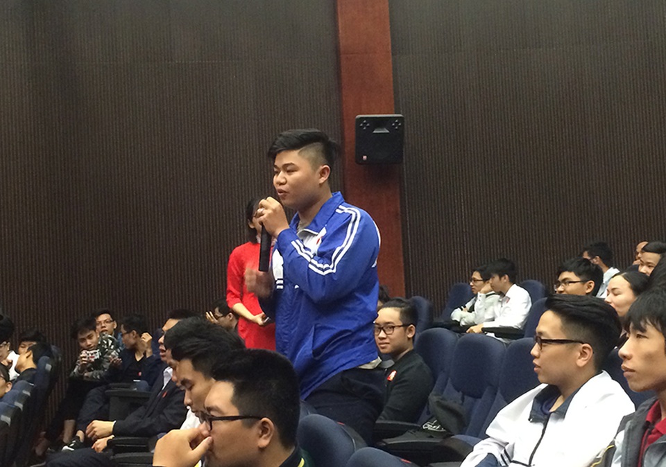 Vừa ra trường nhận lương 2.000 USD: Có còn là viển vông? - 3 Bạn Hà Nam Đạt, đến từ Bắc Ninh đặt câu hỏi cho các chuyên gia.