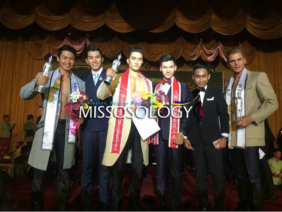 Người mẫu Lương Gia Huy đoạt giải Nam vương Đại sứ Hoàn vũ 2017 - 1 Lương Gia Huy (đứng giữa, áo màu sáng) vừa dành chiến thắng tại Nam vương Đại sứ Hoàn vũ.