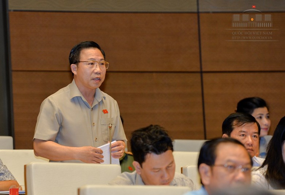 Nhiều tỉnh đề nghị có cảnh vệ cho Bí thư, Chủ tịch - 1 Đại biểu Lưu Bình Nhưỡng cho biết nhiều cán bộ toà án tâm tư vì người đứng đầu khối cơ quan tư pháp của mình chưa được coi trọng tương xứng.