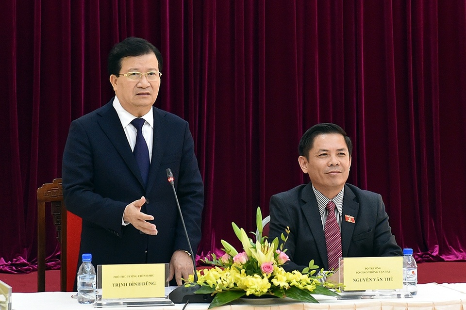 Phó Thủ tướng giao nhiệm vụ “nóng” cho tân Bộ trưởng GTVT - 2
Phó Thủ tướng đánh giá Bộ trưởng Nguyễn Văn Thể được đào tạo bài bản, kinh nghiệm dày dặn và đặc biệt tâm huyết với ngành.