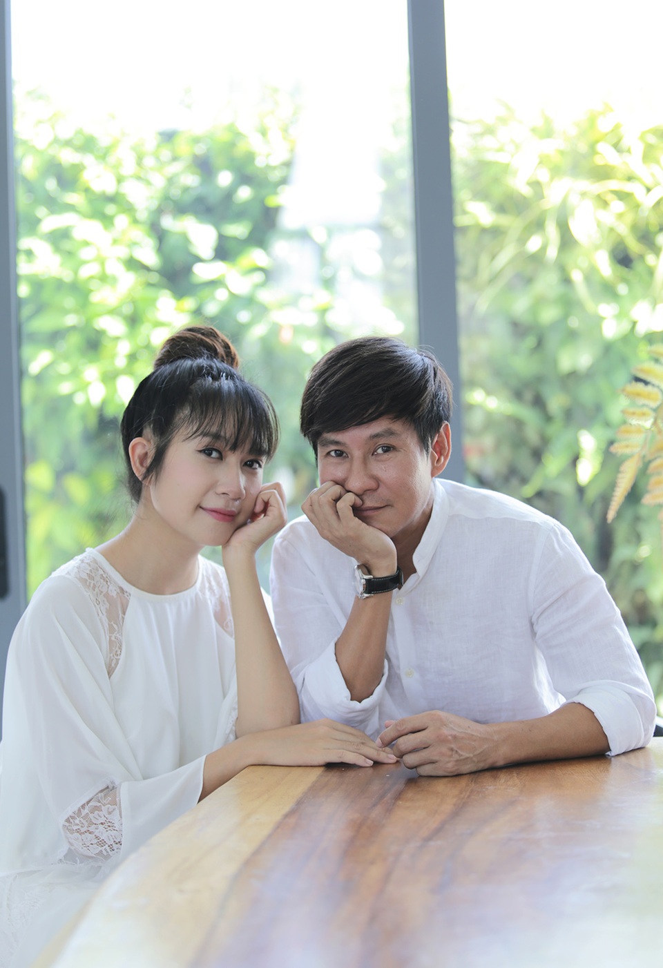 Cặp đôi "đông con nhất showbiz Việt" chia sẻ bí quyết "giữ lửa" gia đình - 3 Sau 7 năm kết hôn, có 4 người con, cả hai có bí quyết riêng để giữ được gia đình mình luôn yên ấm, hạnh phúc.