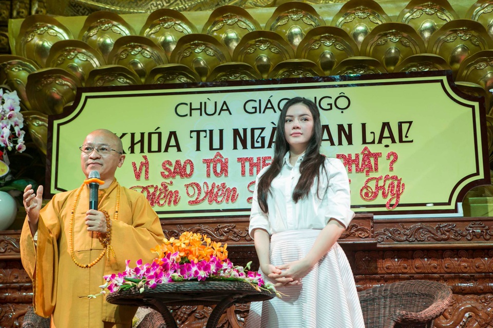 Lý Nhã Kỳ nghẹn ngào kể lại tuổi thơ khó khăn - 3 Lý Nhã Kỳ nghẹn ngào kể lại tuổi thơ khó khăn - 3