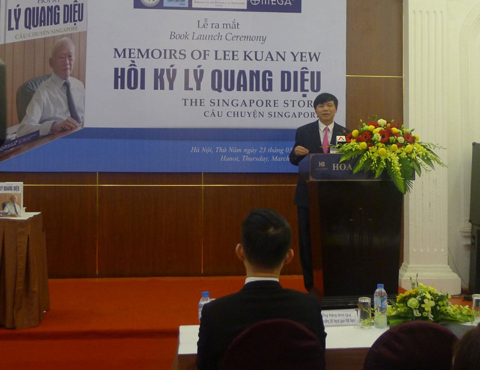 Lý Quang Diệu và hồi ký về sự vươn lên của Singapore thành “Con Rồng châu Á” - 2
Thứ trưởng Bộ Ngoại giao Việt Nam Đặng Đình Quý phát biểu tại lễ ra mắt hồi ký của Lý Quang Diệu