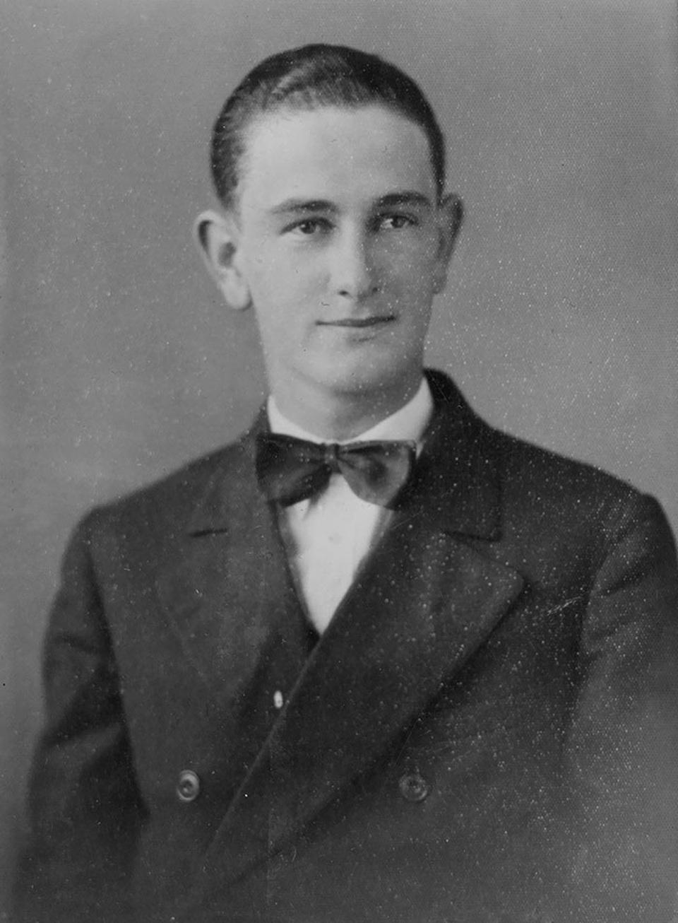 Bộ ảnh chân dung nhiều đời Tổng Thống Mỹ khi còn trẻ - 23 Lyndon Johnson, 18 tuổi
