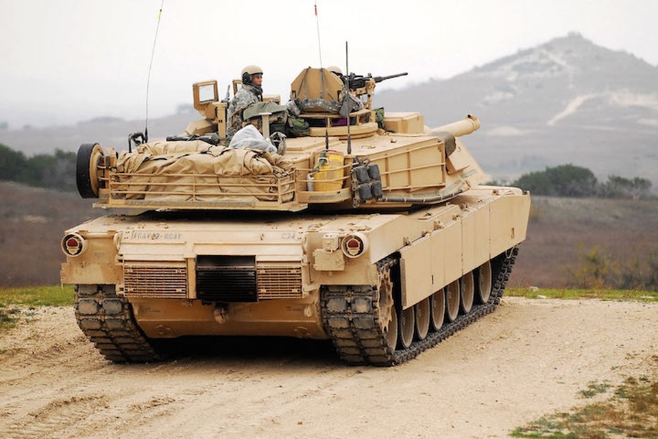 5 vũ khí “khủng” của Lục quân Mỹ khiến đối phương dè chừng - 2 Xe tăng M-1 Abrams (Ảnh: Yahoo)