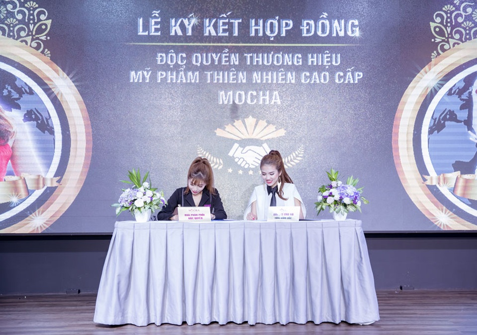 MOCHA ký kết hợp đồng độc quyền với các nhà phân phối - 5 TGĐ. Bùi Thị Thu Hà ký kết hợp đồng độc quyền thương hiệu MOCHA với các nhà phân phối