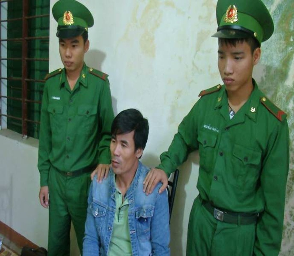 Hai đối tượng vận chuyển hơn 2.300 viên ma túy bị bắt giữ - 1 Đối tượng Mai Văn Nguyên tại cơ quan điều tra (Ảnh: Đình Tiến)