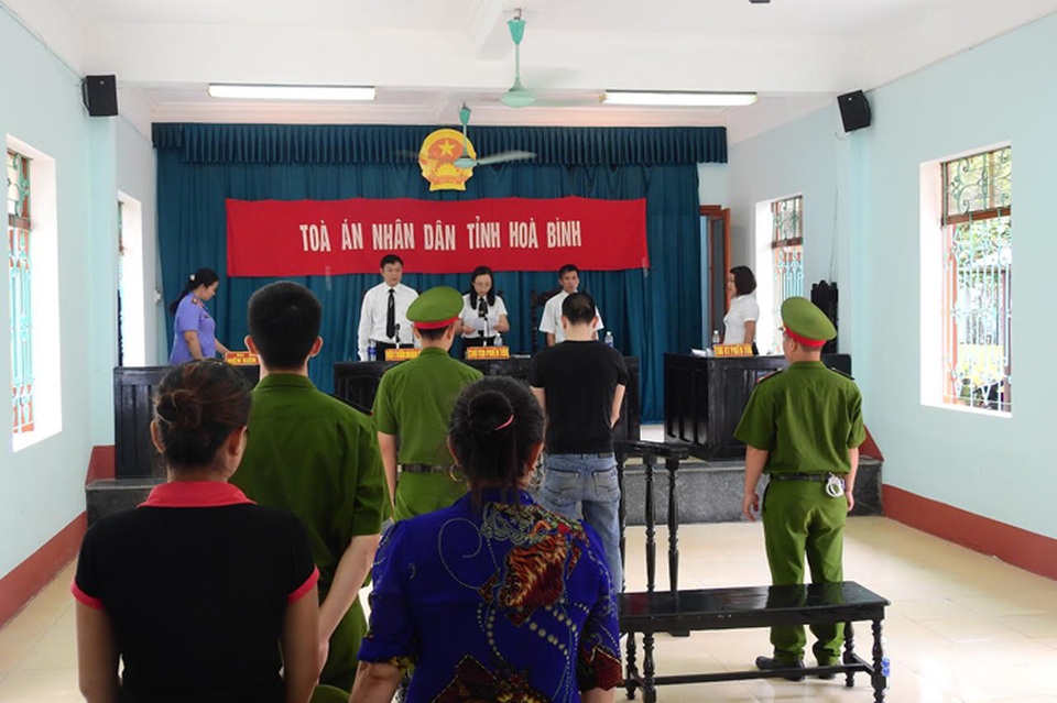Đi phượt mua “gấu bông”, lĩnh 15 năm tù - 2 Quang cảnh phiên xử