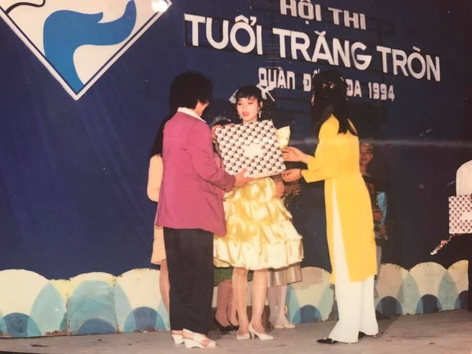 Mai Thu Huyền tiết lộ thời “nữ sinh thanh lịch” nhận nhiều thư làm quen - 12 Năm 1994: Giải Ba và Giải ứng xử hay nhất Hội thi Tuổi Trăng Tròn Quận Đống Đa.