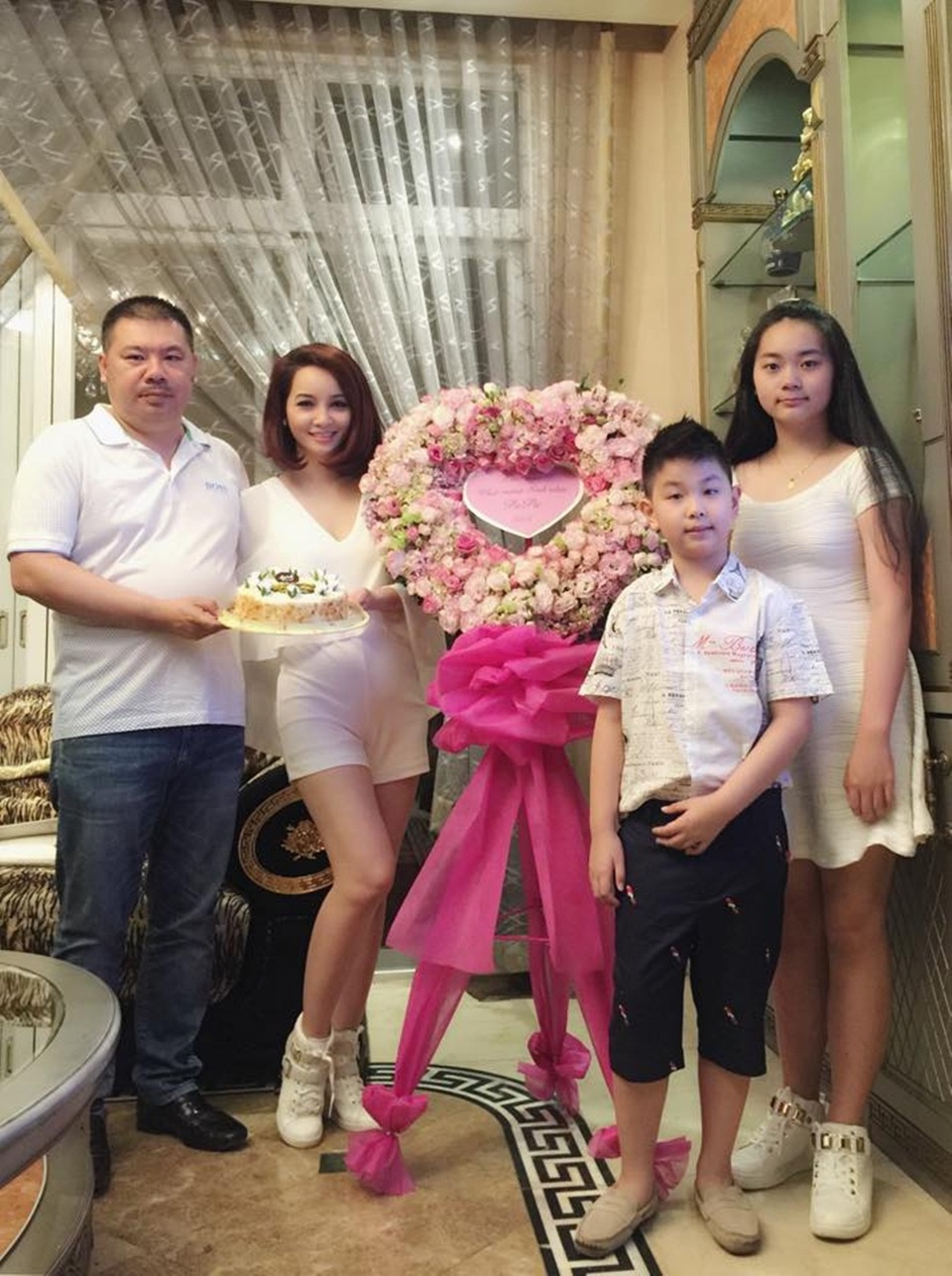 Bí quyết "giữ lửa" hạnh phúc của dàn mỹ nhân Việt - 5 Gia đình hạnh phúc của diễn viên Mai Thu Huyền.