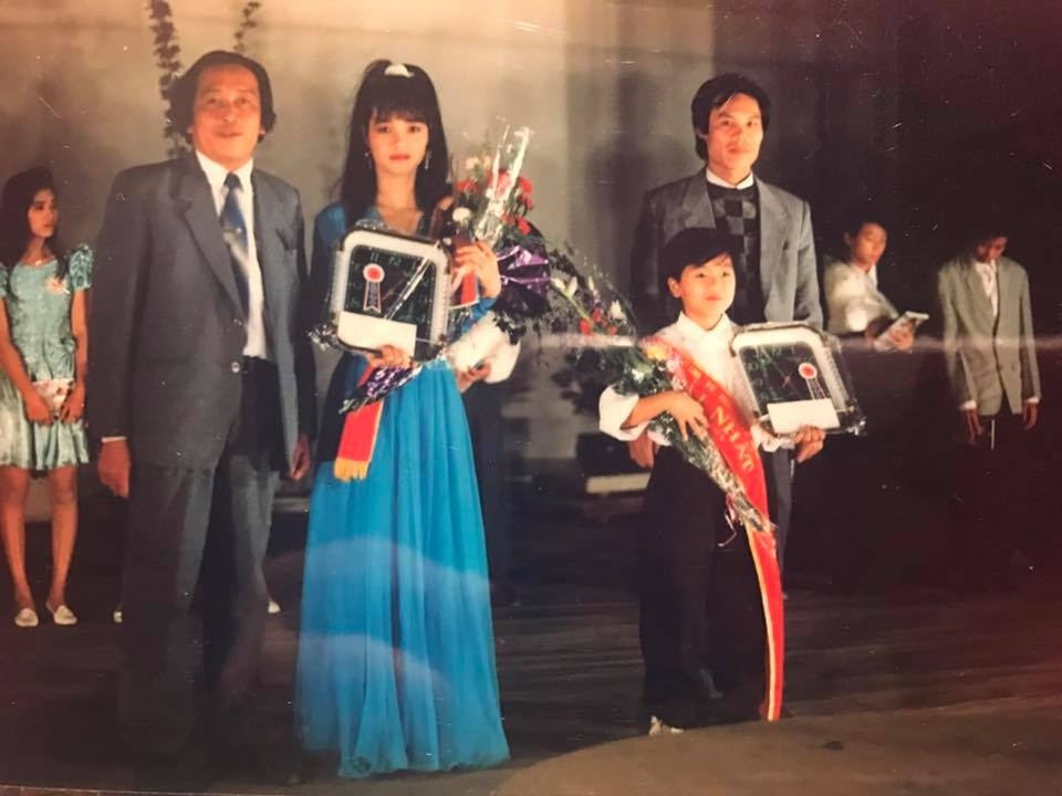 Mai Thu Huyền tiết lộ thời “nữ sinh thanh lịch” nhận nhiều thư làm quen - 9 Năm 1994, giành Giải Nhất Cuộc thi Vẻ đẹp tuổi hoa Trường PTCS Cát Linh và Giải ứng xử hay nhất.