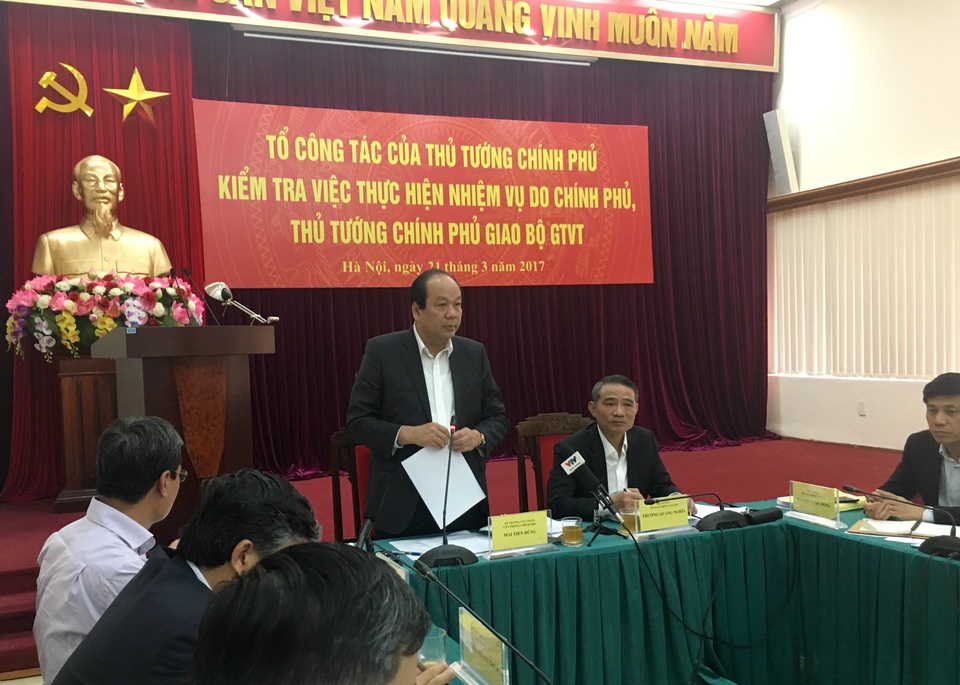 Thủ tướng: Bộ GTVT phải dừng ngay cấp phép nạo vét luồng sông - 1
Tổ công tác của Thủ tướng Chính phủ làm việc với Bộ GTVT sáng 21/3.