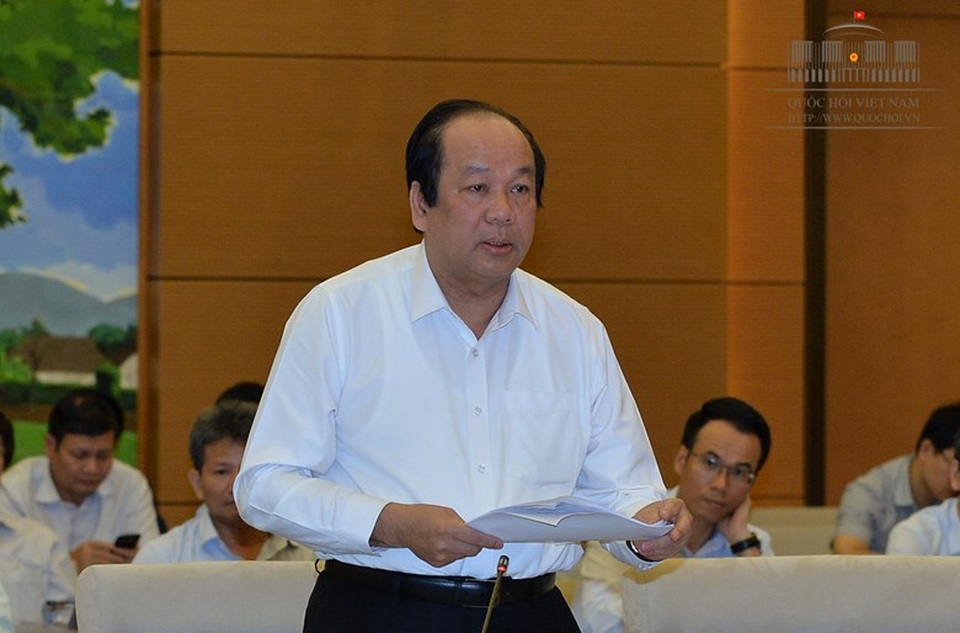 Chính phủ xin tăng khai thác dầu thô để giữ chỉ tiêu tăng trưởng - 1 Bộ trưởng, Chủ nhiệm Văn phòng Chính phủ Mai Tiến Dũng thay mặt Chính phủ trình bày báo cáo kinh tế xã hội trước UB Thường vụ Quốc hội sáng 15/5.