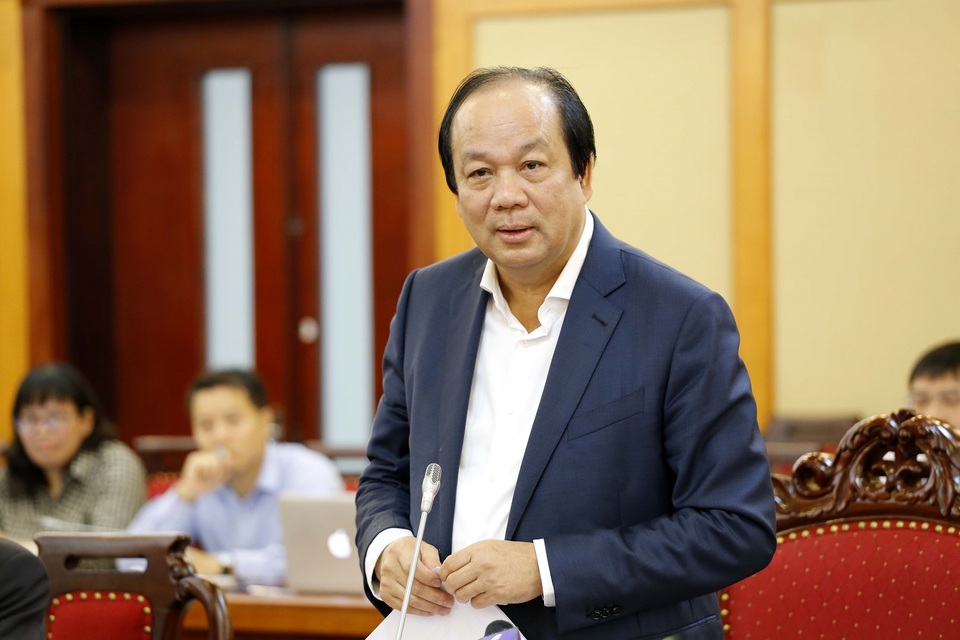 “Phì cười vì hàng từ G7 về mà bảo không đủ chuẩn… Việt Nam” - 2 Bộ trưởng - Chủ nhiệm Văn phòng Chính phủ truyền đạt ý kiến chỉ đạo của Thủ tướng với Bộ trưởng KH-CN.