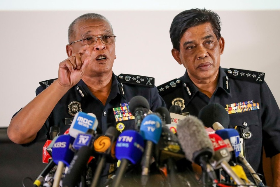 Triều Tiên và Malaysia căng thẳng vì cái chết của ông Kim Jong-nam - 1
Hai quan chức cảnh sát Malaysia tại cuộc họp báo về cái chết của ông Kim Jong-nam hôm 19/2. (Ảnh: AFP)