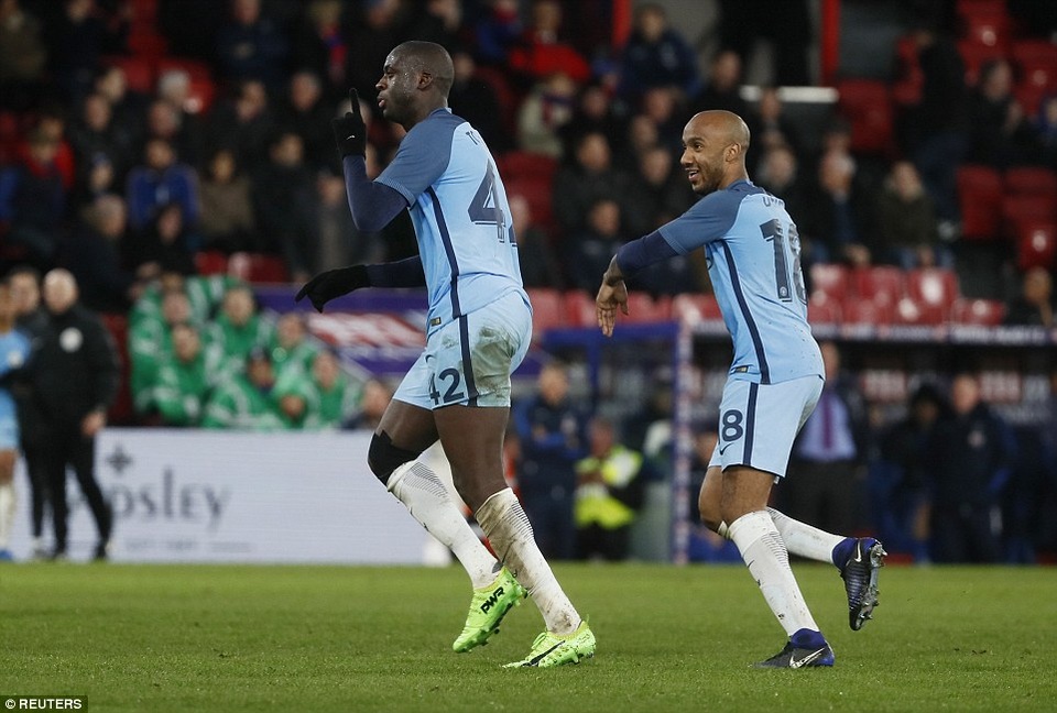 Man City vùi dập Crystal Palace ngay ở Selhurst Park - 1
Yaya Toure (trái) đang trở thành nỗi ác mộng của Crystal Palace, anh ghi ba bàn trong hai trận gần nhất ra sân thi đấu với đội bóng của thủ đô London