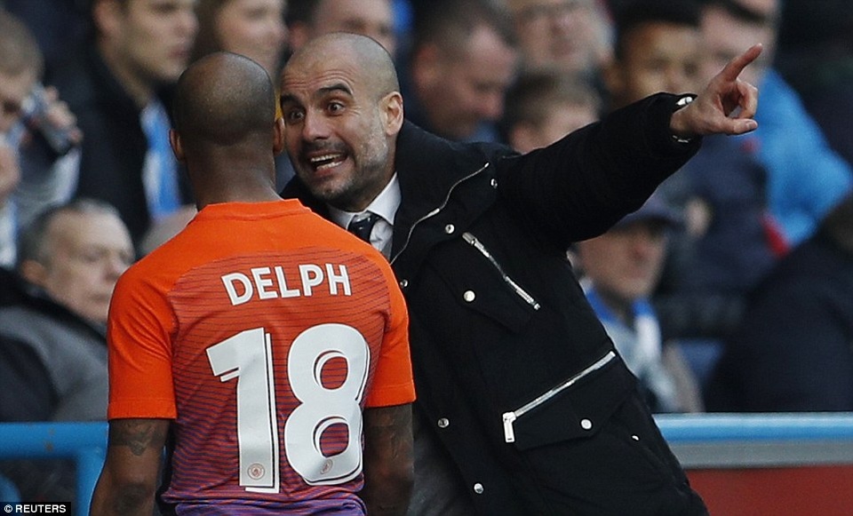 Man City phải đá lại vòng 5 FA Cup với đội "chiếu dưới" - 1
Guardiola to tiếng với Delph sau khi cho cầu thủ này ra nghỉ
