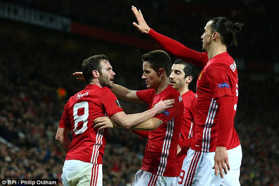 MU và tấm vé dự Champions League: Coi chừng xôi hỏng bỏng không! - 1 MU có đang đứng trước hai con đường để giành vé dự Champions League