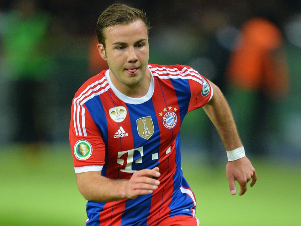 Sang Bayern Munich, Pep Guardiola vẫn không ít lần mang về “bom xịt”. Trường hợp của Mario Gotze là ví dụ điển hình. Tài năng trẻ sáng giá bậc nhất nước Đức đã lạc lõng trong lối chơi của Pep Guardiola. Hệ quả, cầu thủ này chịu phận dự bị ở “Hùm xám”.