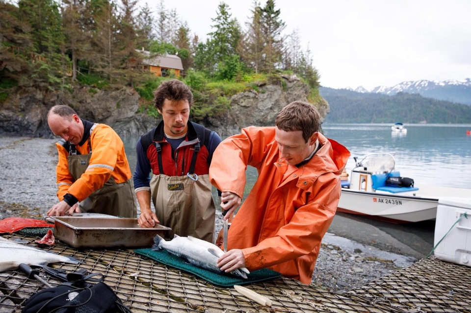 Zuckerberg dành ngày nghỉ lễ độc lập 4/7 để câu cá hồi tại vùng Homer, bang Alaska.