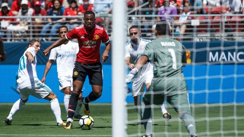 Martial solo tuyệt đỉnh, HLV Mourinho tấm tắc khen ngợi - 1 Martial thi đấu tốt ở trận gặp Real Madrid